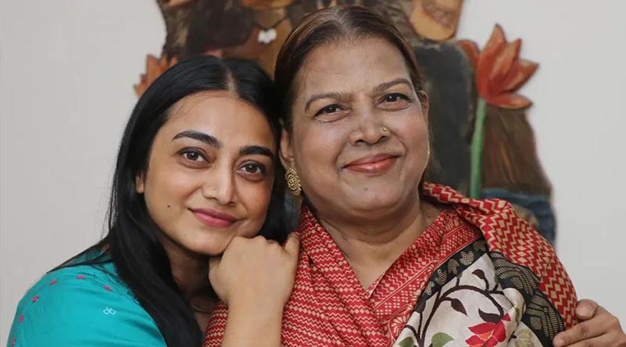 মা হারালেন নাজিয়া হক অর্ষা