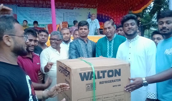 মোল্লাহাটে চারদলীয় ফুটবল টুর্নামেন্টে চ্যাম্পিয়ন রূপসা নৈহাটি ফুটবল একাদশ