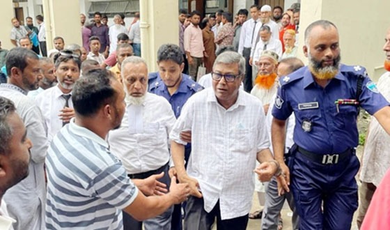 জেলা আ.লীগ সভাপতিকে চাঁদপুর আদালতে হাজির, আরেক মামলায় কারাগারে