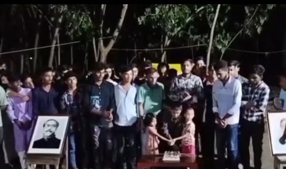 বাউফলে কেক কেটে আ.লীগের প্রতিষ্ঠা বার্ষিকী পালন