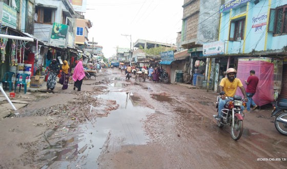 পাটকেলঘাটা বাজারের বেহাল দশা, চলাচলের অনুপযোগী অধিকাংশ রাস্তা