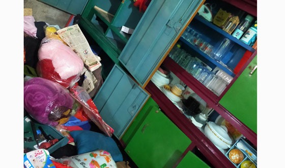 পাকুন্দিয়ায় অস্ত্রের মুখে জিম্মি করে নগদ টাকা ও স্বর্ণালংকার লুট