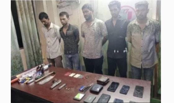 কুষ্টিয়ায় ‘টর্চার সেলের’ সন্ধান, অস্ত্র-মাদকসহ আটক ৫