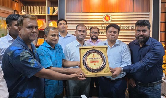 সুজানগর উপজেলা কৃষি অফিসারের বিদায় সংবর্ধনা প্রদান