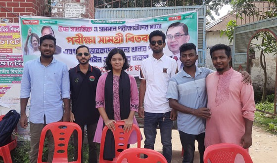 হিলিতে উচ্চ মাধ্যমিক ও সমমান পরিক্ষাথীদের মাঝে পরীক্ষার সামগ্রী বিতরণ