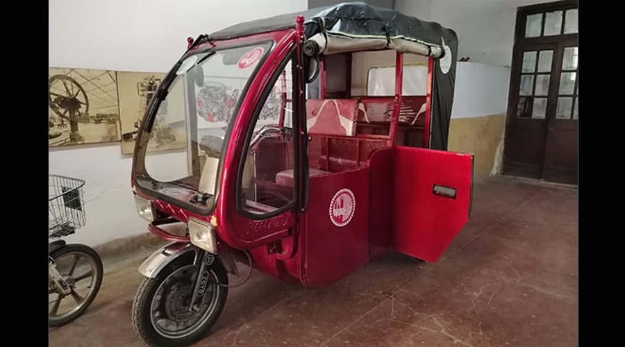 রাজধানীতে চলবে বুয়েটের তৈরি অটোরিকশা: উপদেষ্টা আসিফ