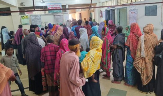 ফুলবাড়ী স্বাস্থ্য কমপ্লেক্সে নেই চোখের চিকিৎসক