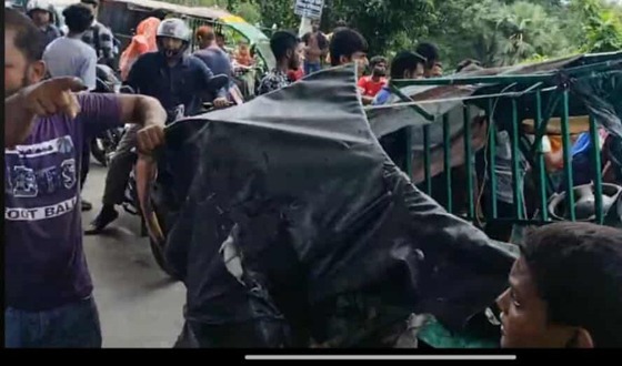 খুলনায় ট্রাকের ধাক্কায় ইজিবাইকের ২ যাত্রী নিহত