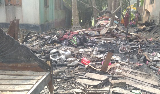 নিকলীতে দুটি ঘরে আগুন লেগে পুঁড়ে ছাই