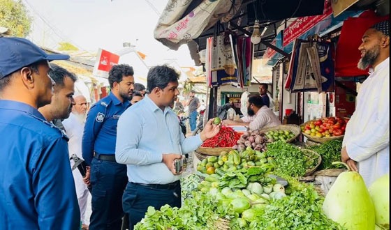কাঁচাবাজার ও তেলের পাইকারি দোকানগুলোতে অভিযান