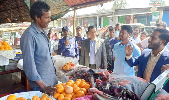 শেরপুরে বাজার তদারকি, দুই মুরগী ব্যবসায়ীকে জরিমানা