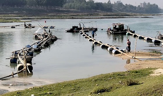 মহাদেবপুরে আত্রাই নদীর বালুমহাল আর ইজারা দেয়া হচ্ছেনা