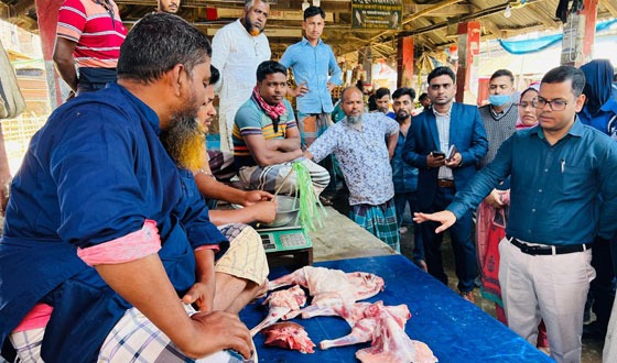 সাপাহারে দ্রব্য মূল্য নিয়ন্ত্রনে উপজেলা প্রশাসনের বাজার মনিটরিং