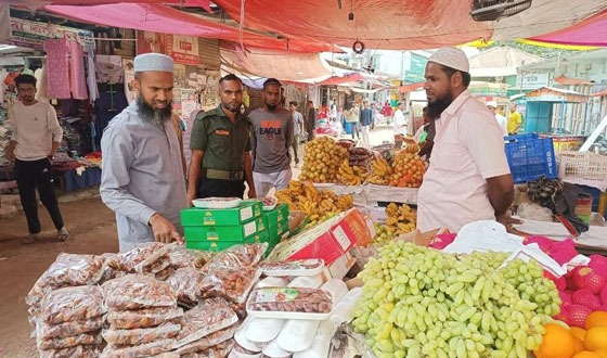 মাহে রমজান উপলক্ষে বাবুগঞ্জ উপজেলা প্রশাসনের বাজার মনিটরিং