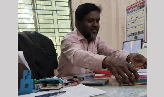 এলেঙ্গায় টিসিবি কার্ড সংশোধনে টাকা নেওয়ার অভিযোগ