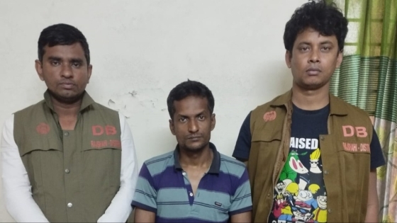 চারঘাটে ফেনসিডিলসহ মাদক ব্যবসায়ী গ্রেপ্তার