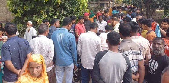 লালপুরে প্রকাশ্যে ইউপি সদস্যকে লক্ষ করে গুলি, অল্পের জন্য রক্ষা