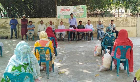 দৌলতপুরে আস-সুন্নাহ ফাউন্ডেশনের ইফতার সামগ্রী বিতরণ