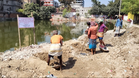 রাজশাহীতে ভরাট শুরু হওয়া পুকুর আগের অবস্থায় ফিরিয়ে আনার উদ্যোগ