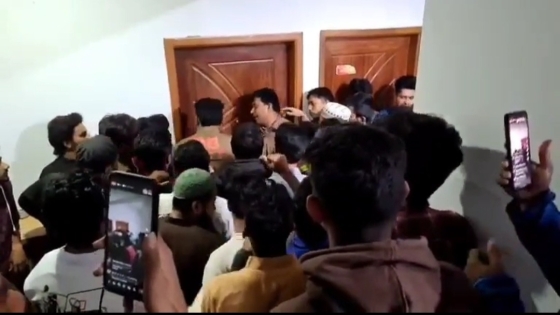 রাজশাহীতে বহুতল ভবনে ঢুকে ‘হাওয়া’ হয়ে গেলেন আ,লীগ নেতা ব্যাটারি বাবু