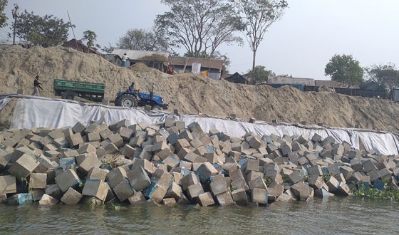 বাজিতপুরে নদী রক্ষা বাদ প্রকল্পে ৬টির মধ্যে ২টির কাজ মন্তরগতি