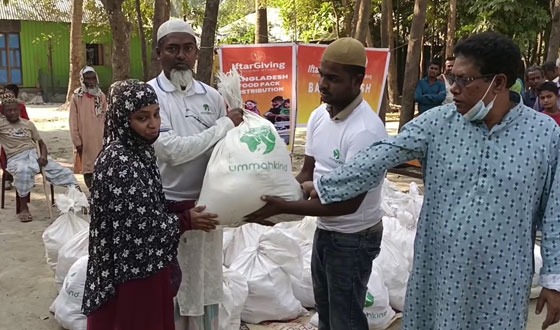 সেনবাগে দুই শতাধিক অসহায় দুঃস্থদের ইফতার সামগ্রী বিতরণ