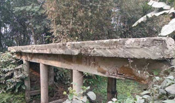 জরাজীর্ণ সেতুতে চলাচলে দুর্ভোগ, পুনঃনির্মাণের দাবি এলাকাবাসীর