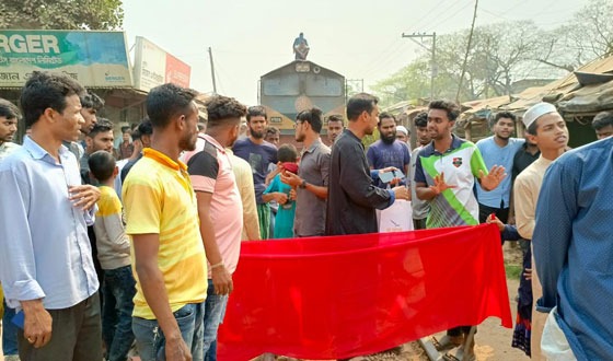 তিগফরগাঁওয়ে এইচএসসির ফরম পূরণে অরিক্ত ফি, শিক্ষার্থীদের বিক্ষোভ ও রেলপথ অবরোধ