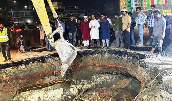 চট্টগ্রামে এবার সাগরিকায় কাটা পড়ল ওয়াসার সঞ্চালন লাইন