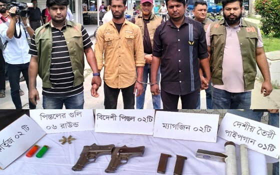 কুমিল্লায় বিদেশী পিস্তলসহ আন্ত:জেলা ডাকাত দলের দুই সদস্য গ্রেপ্তার