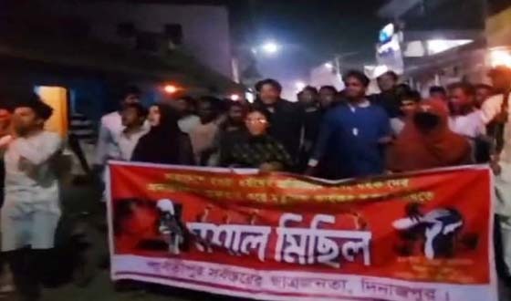 ধর্ষণের বিরুদ্ধে পার্বতীপুরে বিক্ষোভ ও মশাল মিছিল