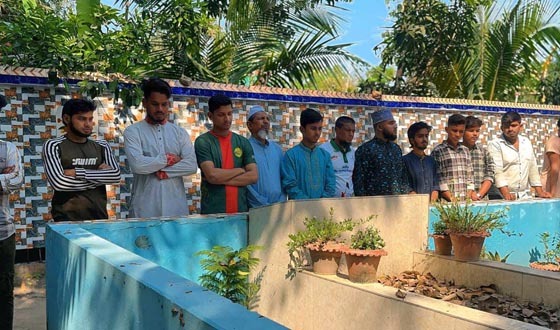 দেবহাটায় শহীদ আসিফের পরিবারকে ইফতার সামগ্রী প্রদান