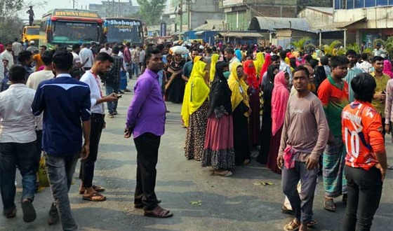 ট্রাক চাপায় নারী শ্রমিক নিহত, ঢাকা-ময়মনসিংহ মহাসড়ক অবরোধ