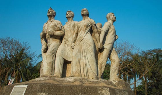 সন্ধ্যায় ঢাকা বিশ্ববিদ্যালয়ে গায়েবানা জানাজা ও কফিন মিছিল