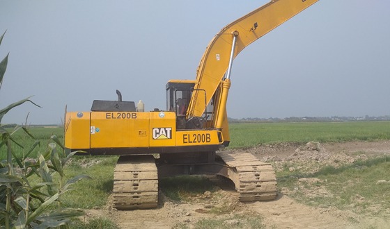 বাজিতপুর-কুলিয়ারচর, নিকলীতে রাতে মাটি কেটে নিয়ে যাচ্ছে মাটি খেকোরা