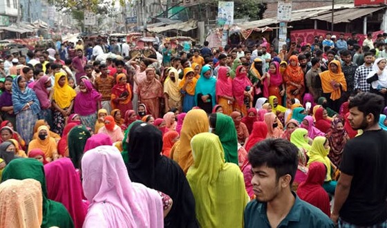 ঈদ বোনাসে অসন্তোষ: ঢাকা-ময়মনসিংহ মহাসড়ক অবরোধ