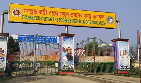 দোল পূর্ণিমা উপলক্ষে বেনাপোল বন্দরে আমদানি-রপ্তানি বন্ধ