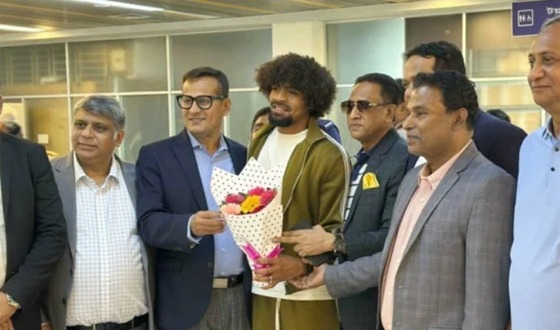 দেশের মাটিতে পা রাখলেন হামজা চৌধুরী