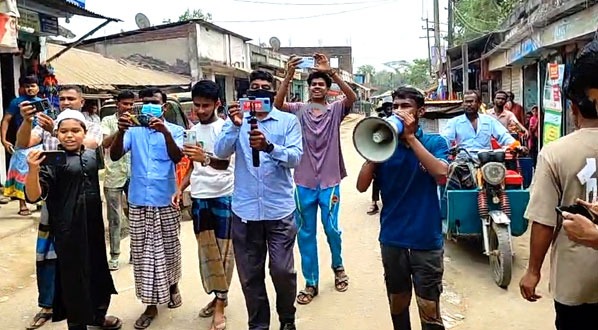 কটিয়াদীতে বিশেষ ভিজিএফ চাউল নিয়ে হট্টগোল, চেয়ারম্যানের বিরুদ্ধে মানবন্ধন