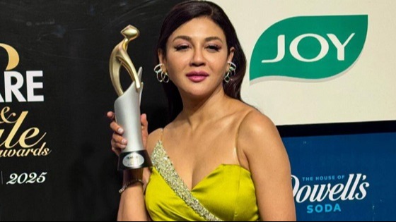 ‘ট্রেডিশনাল কুইন অব দ্য ইয়ার’ জয়া