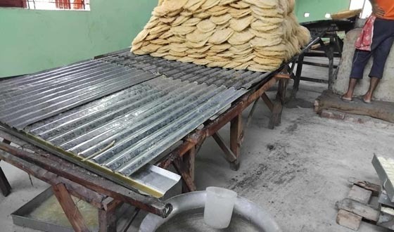 অস্বাস্থ্যকর ও নোংরা পরিবেশে তৈরি হচ্ছে সেমাই