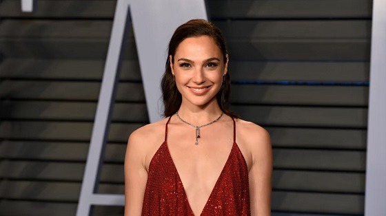 হলিউডের ওয়াক অফ ফেমে জায়গা পেলেন গ্যাল গাদত