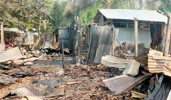 মহেশপুরে ৭ টি বাড়ি আগুনে পুড়ে ছাই