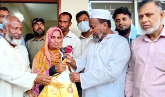 কাপাসিয়ায় হতদরিদ্রদের মাঝে বিনামূল্যে ভিজিএফ চাল বিতরণ