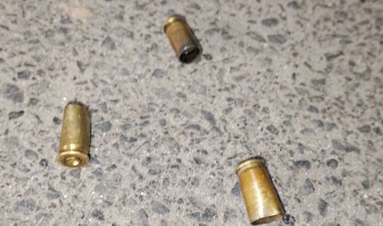 খুলনায় ফাঁকা গুলি ও ককটেল বিস্ফোরণ : সন্ত্রাসীদের সশস্ত্র মহড়া