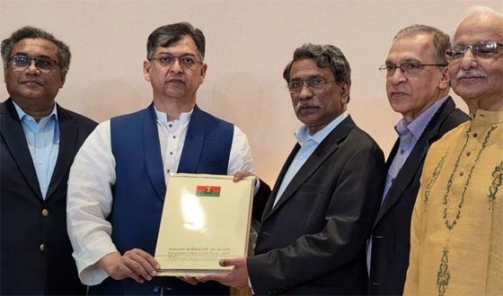 রাষ্ট্রের নাম পরিবর্তন নয়, ৭১ ও ২৪ এক কাতারে রাখায় দ্বিমত