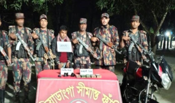 দিয়াডাঙ্গা সিমান্তে ইয়াবাসহ আটক ১
