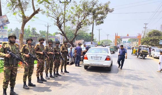 চাঁদপুরে ঈদ যাত্রায় যানজট নিরসনে সেনাবাহিনীর কঠোর অবস্থান