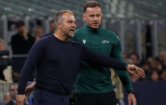 হারের পর রেফারির উপর চটলেন বার্সা কোচ