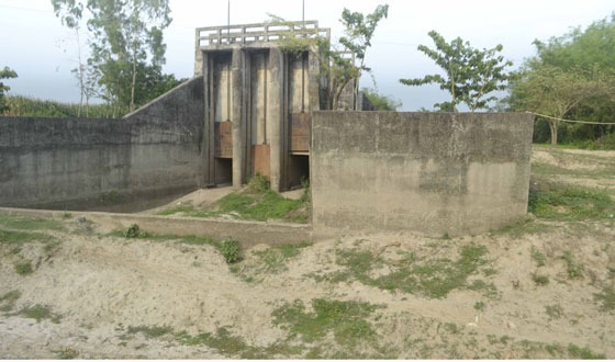 কাহারোলে কোটি টাকা ব্যয়ে রেগুলারটি অকেজ